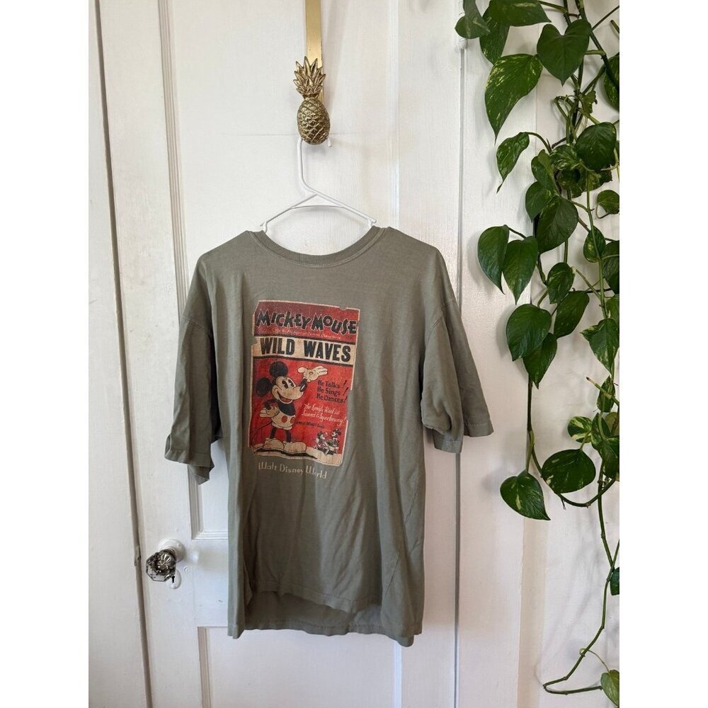 Vintage Mickey Mouse, wild waves T-shirt, men’s size – large